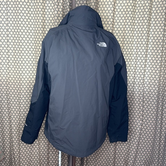 NORTH FACE Gray/Black Jacket - Picture 5 of 9